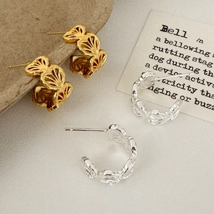 Chic hollow-out C-shaped hoop earrings in gold and silver finish for a minimalist look