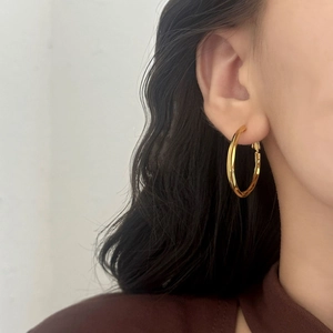 Créoles géométriques dorées polies pour femmes avec un design circulaire de 35mm