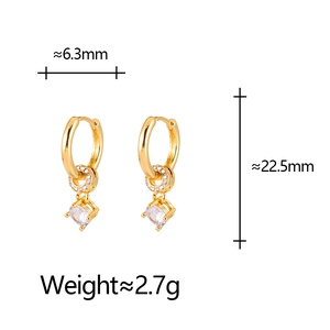 Macro detail of gold hoop earrings with zircon pendant showing size 22.5mm and weight 2.7g