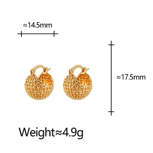 Detailed dimensions of hollow mesh ball earrings in polished gold-plated finish