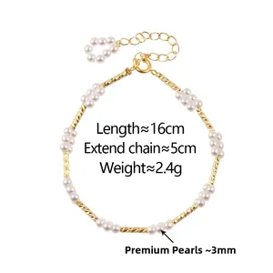 Detail van parel en gouden buis ketting met verstelbare hartvormige parelketting