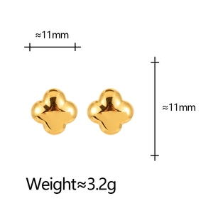 Detail view of gold clover earrings with dimensions 11mm and weight specifications
