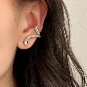 Manchette d'oreille serpent en argent S925 avec zircons blancs et yeux en gemmes vertes