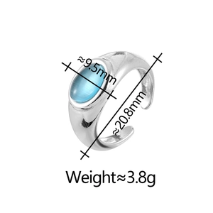 Detail view of retro cat eye stone ring with dimensions 9.5mm and 20.8mm size markings