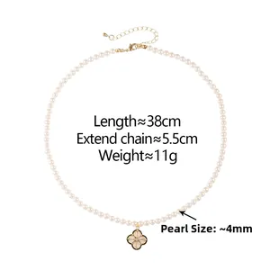 Detail of 38cm pearl necklace with golden four-leaf clover pendant and extensions