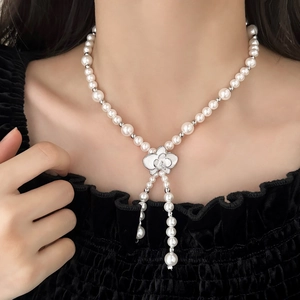 Collier De Künstliche Perles Élégant Avec Pendentif Fleur En Émail Et Zircone Chaîne De Clavicule À Gland En Y Pour Femmes