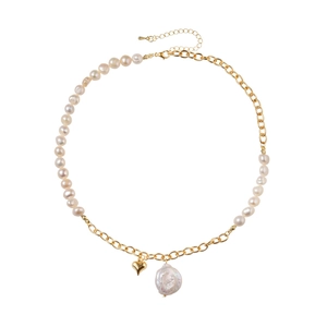 Asymmetric gold chain necklace with natural freshwater pearls and heart-shaped pendant
