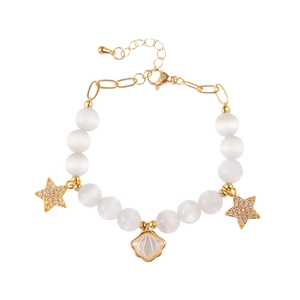 Bracelet élégant en perles d'œil de chat avec pendentifs étoiles et coquillage dorés