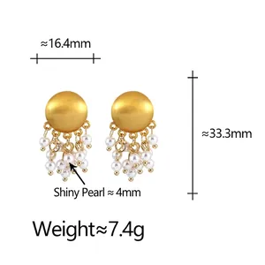 Boucles d'oreilles dorées brossées avec pampilles de perles, 16,4 mm par 33,3 mm