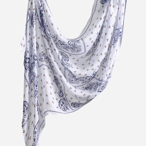 Detailschal aus Bali-Garn mit Paisley-Muster und roten Kirschen für Damen