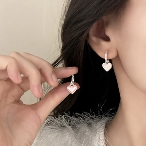 Boucles d'oreilles cœur en argent S925 avec opale rose et zircons scintillants