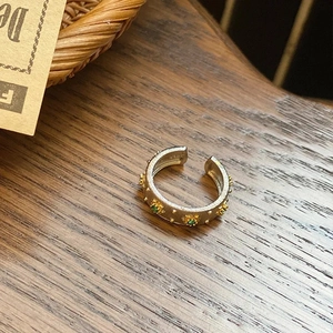 Vintage S925 silver open ring with brushed finish and green stone in court style
