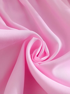 Robe d'été rose en satin pour filles en tissu doux avec un éclat soyeux et élégant