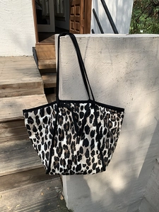 Leopard Print Quilted Tote Bag Large Capacity Soft Cotton Shoulder Handbag Casual Daily Shopping Travel Animal Pattern Women