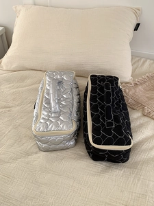 Travel organizer bags with heart quilting in silver and black colors for toiletries