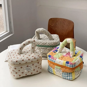 Quilted Cotton Floral Cosmetic Bag Portable Makeup Organizer Handle Zipper Travel Toiletry Pouch For Women