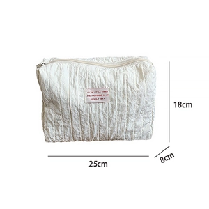 White textured nylon cosmetic bag with dimensions 25x8x18cm and top zipper closure