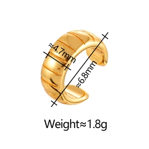 Detail view of minimalist gold ear cuff showing 4.7mm width and 1.8g weight specs
