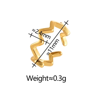 Detail showing wavy gold ring dimensions 2.4mm width and weight of 0.3g on white background