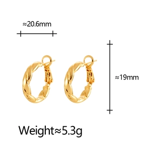 Boucles d'oreilles créoles torsadées dorées avec design élégant, dimensions 19x20,6mm
