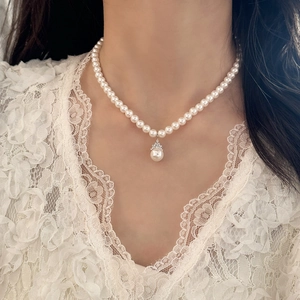 Elegant pearl necklace with a teardrop pendant and crystal inlay for a luxurious look