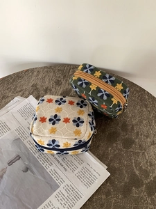 Floral embroidery canvas makeup bag set in beige and dark green with zipper closure