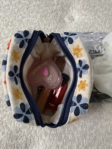 Floral embroidery canvas cosmetic bag for makeup storage with round zipper design