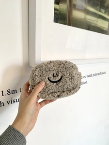 Süße graue Plüsch-Geldbörse mit Smiley-Stickerei für Lippenstift und Kopfhörer