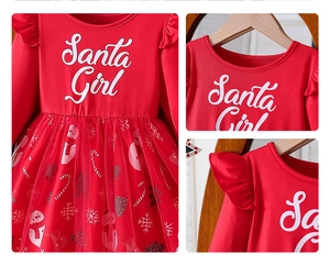 Detail der Weihnachts-Kleid für Mädchen mit Rüschenschultern und glitzerndem Tüllrock