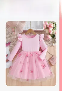 Detail von Mädchen Tüllkleid in Rosa mit 3D-Schmetterlingen und Rüschenbesatz