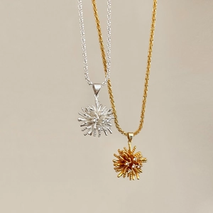 Zircon Inlaid Fireworks Starburst Pendant Necklace Copper Minimalist Elegant Niche Design Clavicle Jewelry For Women