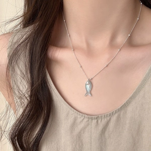 Collier Pendentif Poisson Cuivre Argenté Incrustation Nacre Zircon Niche Minimaliste Été Plage Chaîne De Clavicule Femmes