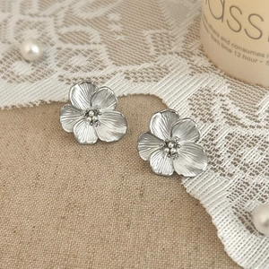French Vintage Flower Stud Earrings With Copper Faux Artificial Pearl Rhinestone Elegant Brushed Textured Jewelry For Women