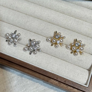 Elegant cluster stud earrings with white pearls and cubic zirconia in gold and silver