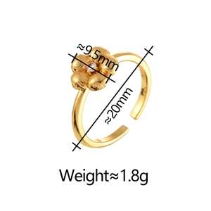 Minimalist gold floral ring with zircon center and brushed petal texture 1.8g