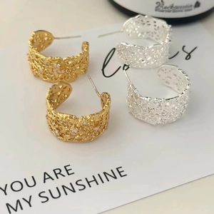 French Luxury C Shaped Stud Earrings Copper Hollow Lace Texture Inlaid Cubic Zirconia Vintage Niche Jewelry Women