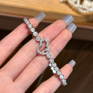 Elegant silver heart bracelet with sparkling zircon stones and a floating diamond center