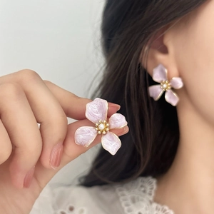 Elegant purple flower earrings with pearl center and delicate gold-plated metal trim