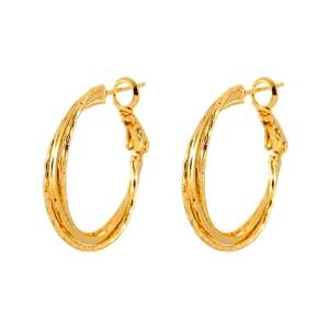 Schicke goldene verdrehte Creolen mit Gitterstruktur und elegantem Lagen-Design