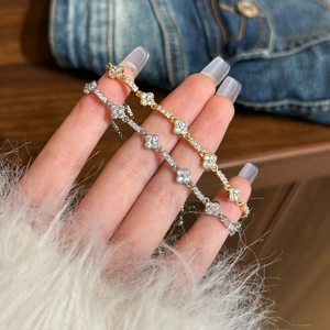 Bracelet Raffiné En Cuivre Avec Zircone Fleur Trèfle Chaîne Réglable Style Coréen Bijoux De Luxe Élégants Pour Femmes