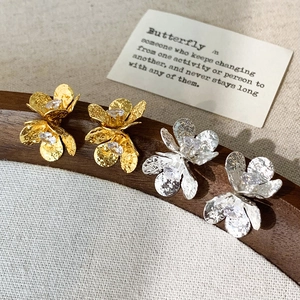 Floral Stud Earrings Copper Hammered Texture Cubic Zirconia Elegant Vintage Flower Jewelry For Women Niche Design