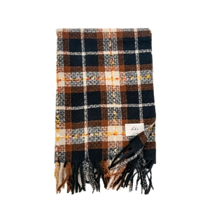 Écharpe à carreaux Maillard avec motifs bleu marine et orange et détails de franges à glands