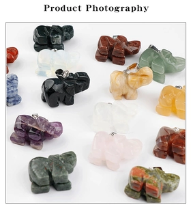 Pendentifs éléphants en pierres naturelles comme l'améthyste, le quartz et l'œil de tigre