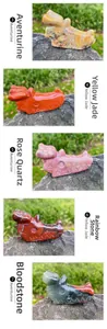 Detailopname van drakenschedel sculpturen gesneden uit diverse natuurlijke kristalstenen
