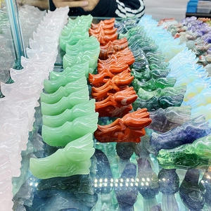 Diverses figurines de crâne de dragon de 2 pouces en pierres fines naturelles