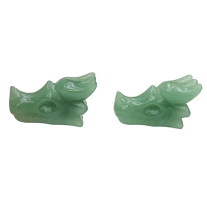 Paire de statues de crâne de dragon en quartz aventurine verte sculptées à la main