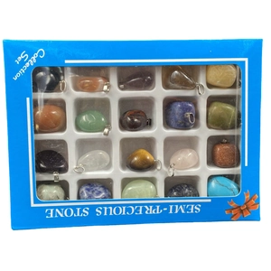 Coffret de 20 pendentifs assortis en pierres semi-précieuses et minéraux divers