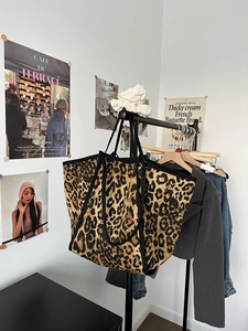Large leopard print canvas tote bag with black straps for autumn and winter shoulder carry