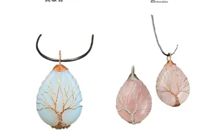 Détail de pendentifs arbre de vie en quartz rose et opale en forme de goutte d'eau