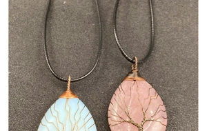Détails de pendentifs arbre de vie artisanaux en quartz rose et pierre d'opalite